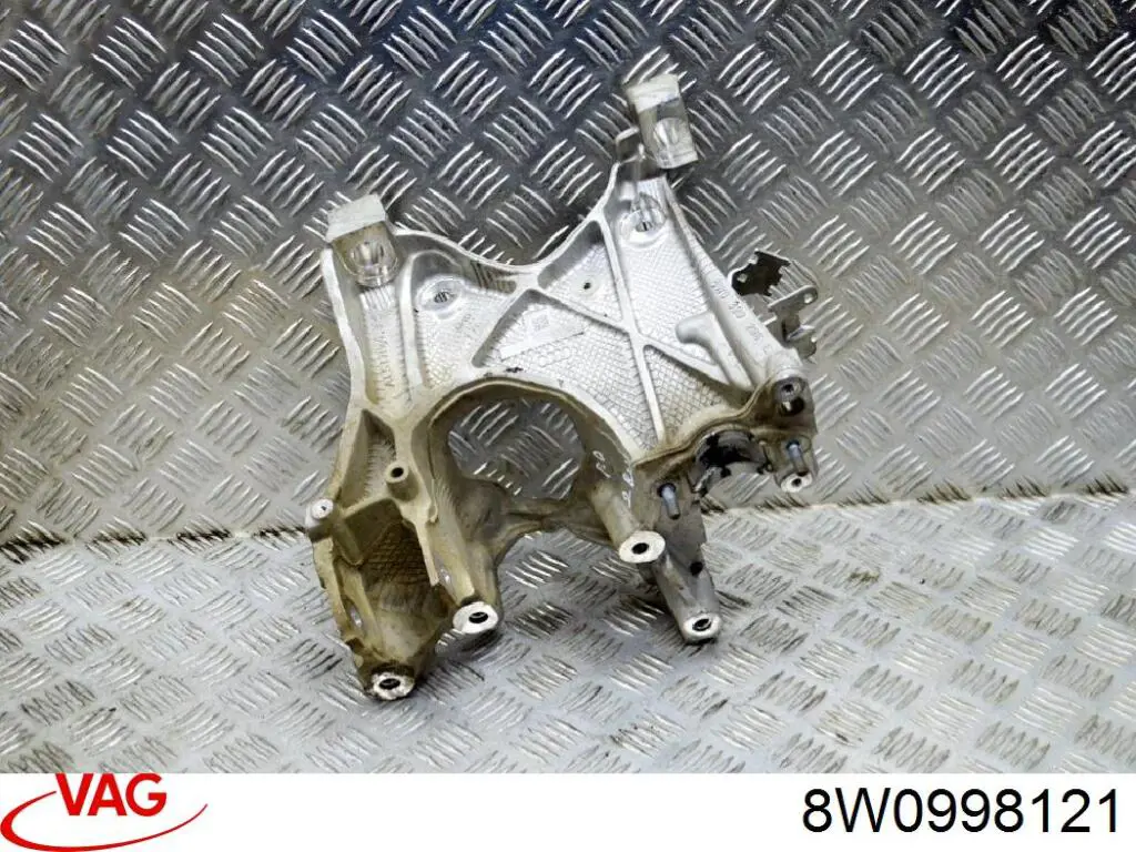 Do koszyka 8W0998121 VAG Wsponik (adapter) mocowania reflektora przedniego lewego
