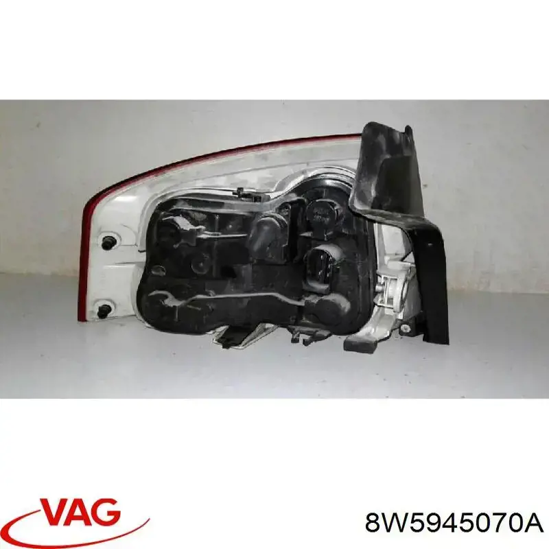 Lampa zespolona tylna prawa VAG 8W5945070A cena, od 112,55 USD