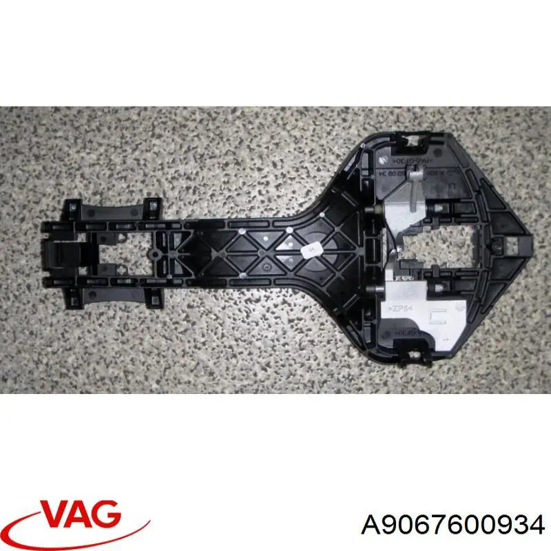 Pałąk zewnętrznej klamki drzwi przednich lewej VAG A9067600934 cena, od 52,78 USD