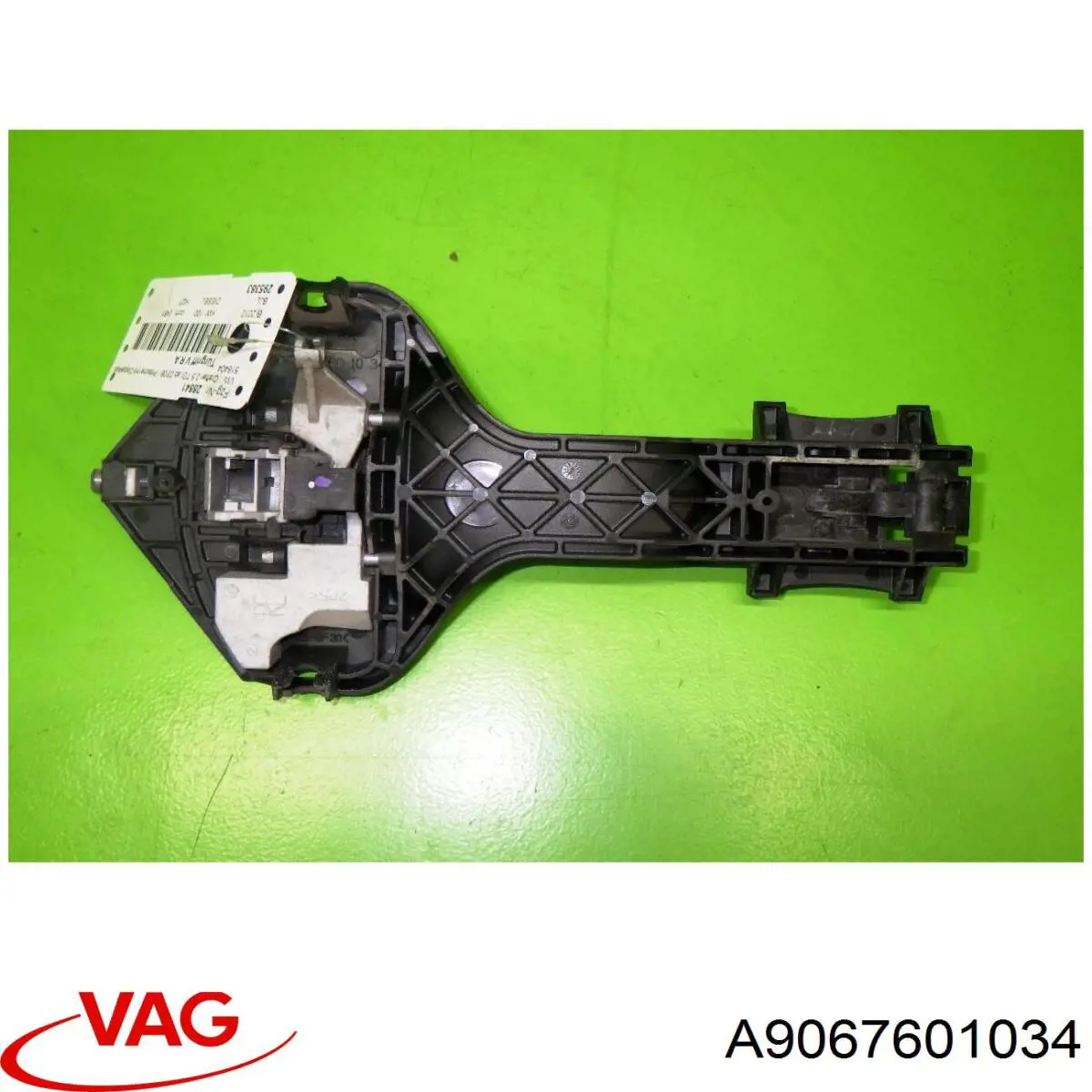 Pałąk zewnętrznej klamki drzwi przednich prawej VAG A9067601034 cena, od 42,56 USD