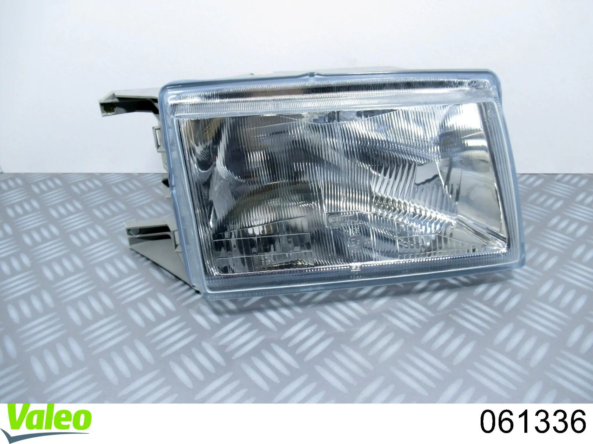 Reflektor prawy Renault 25 hatchback (B29) (1984 - 1993) cena, od 82,34 USD