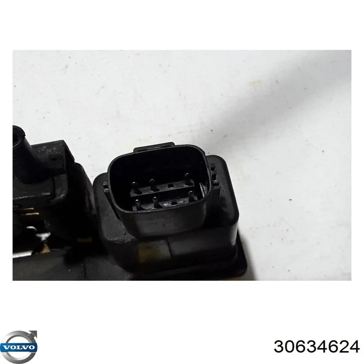  Zamek drzwi tylnych prawych Volvo XC90 