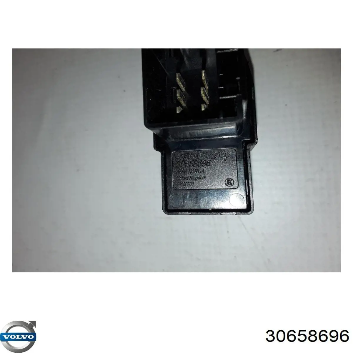 Do koszyka 30658696 Volvo Włącznik przyciskowy podnośnika szyby tylny