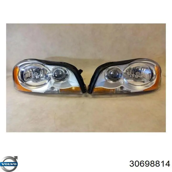 Reflektor prawy Volvo 30698814
