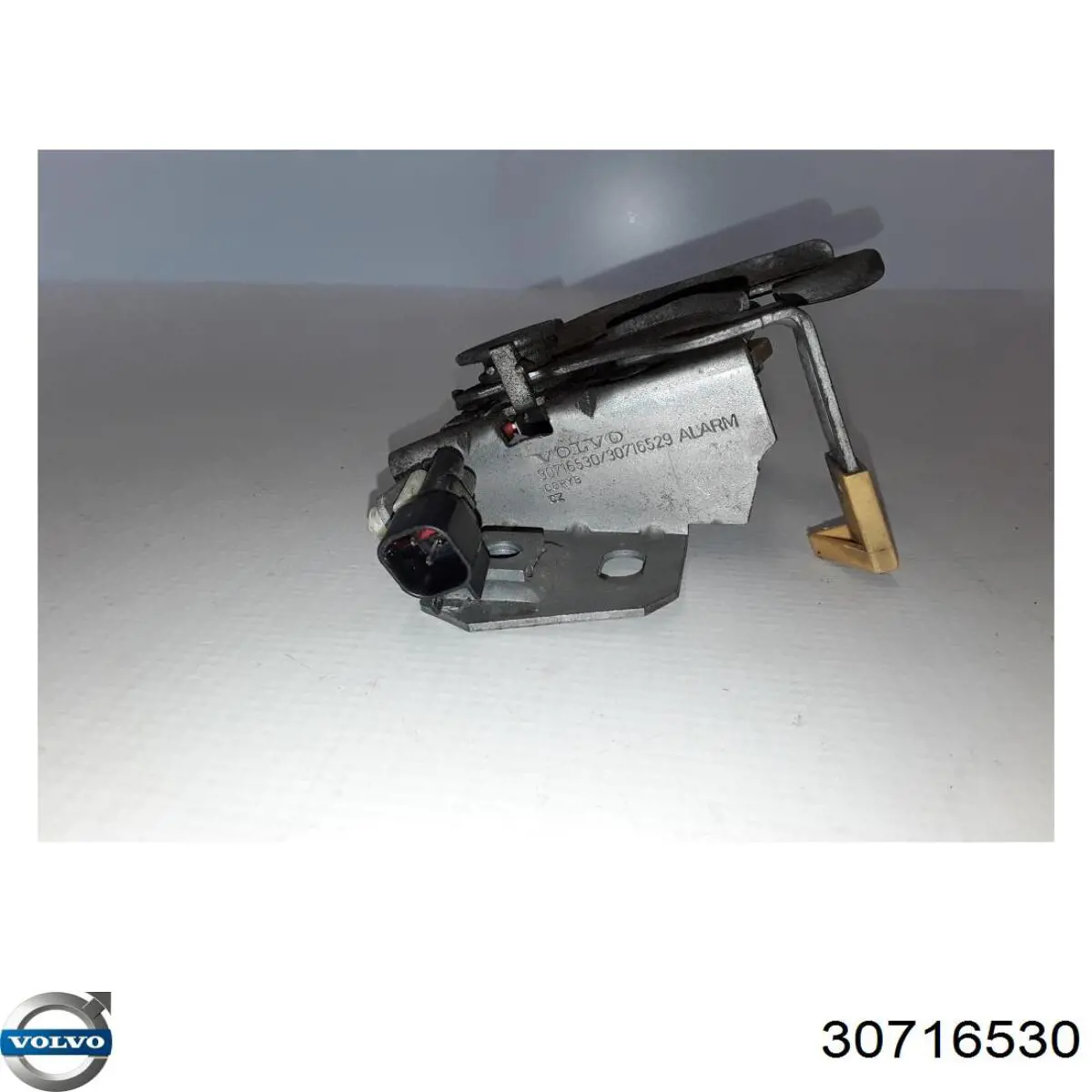 Do koszyka Zamek maski Volvo XC70 CROSS COUNTRY SZ, LZ