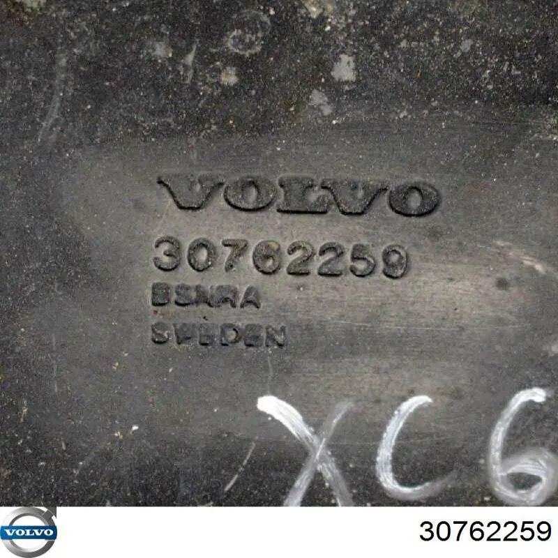 Osłona chłodnicy kompletna (panel mocowania reflektorów) 30762259 Volvo
