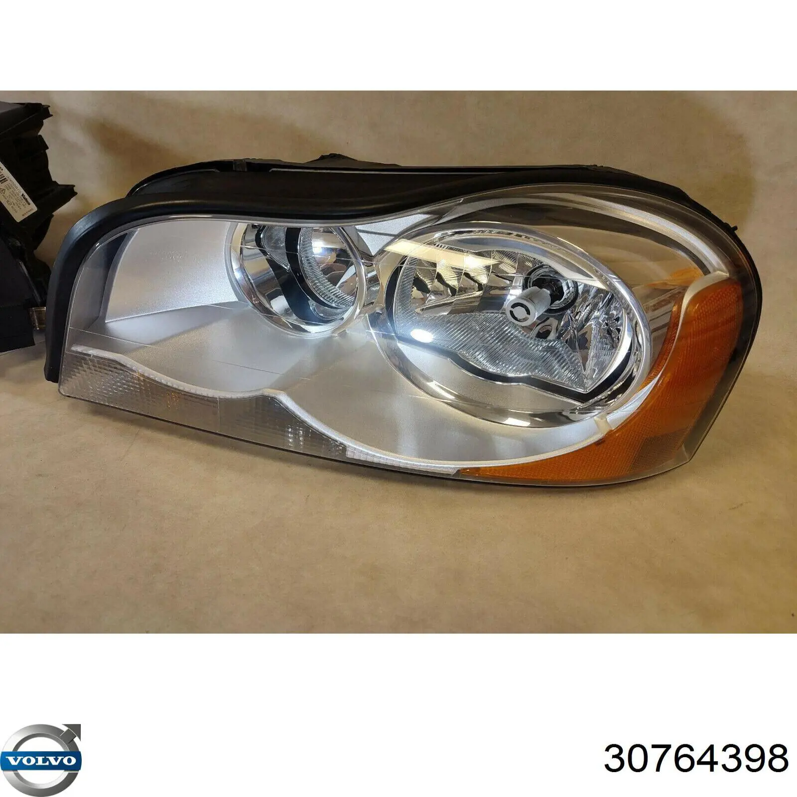 Reflektor prawy 30698814 Volvo