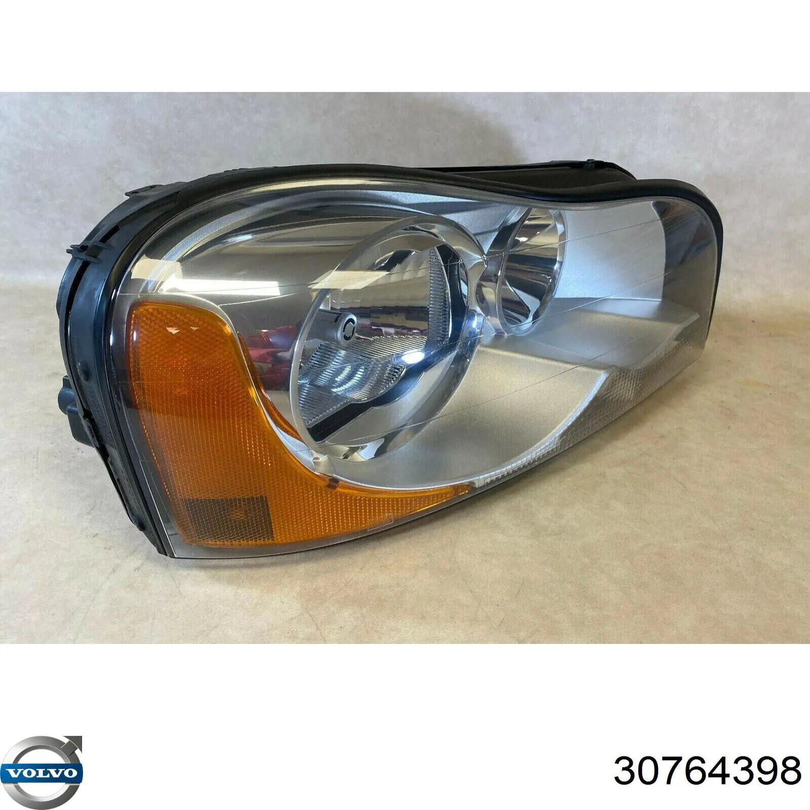 30698814 Volvo Reflektor prawy