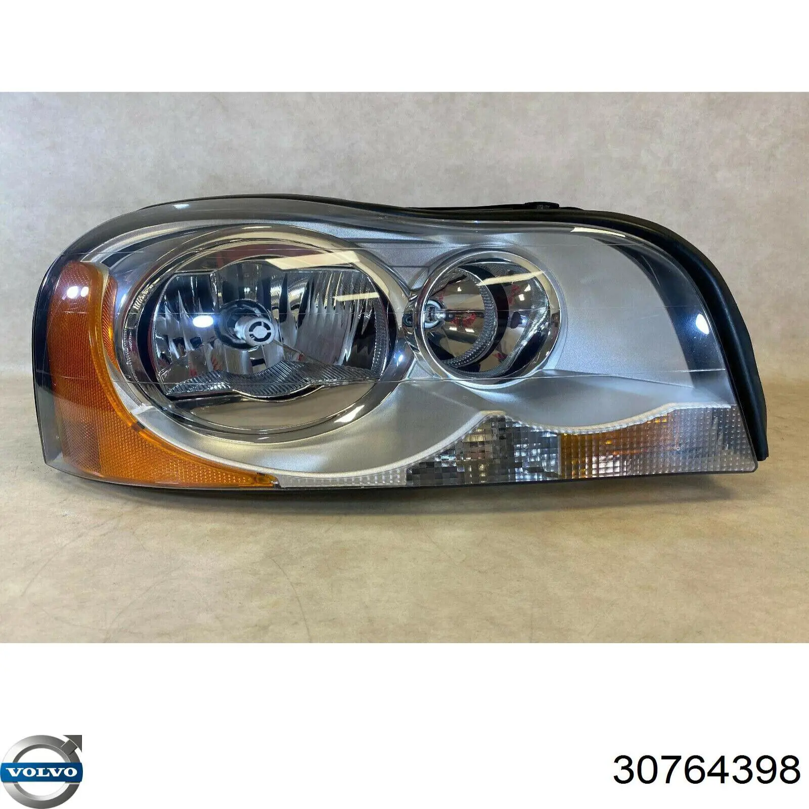 Reflektor prawy Volvo 30698814 cena, od 347,32 USD