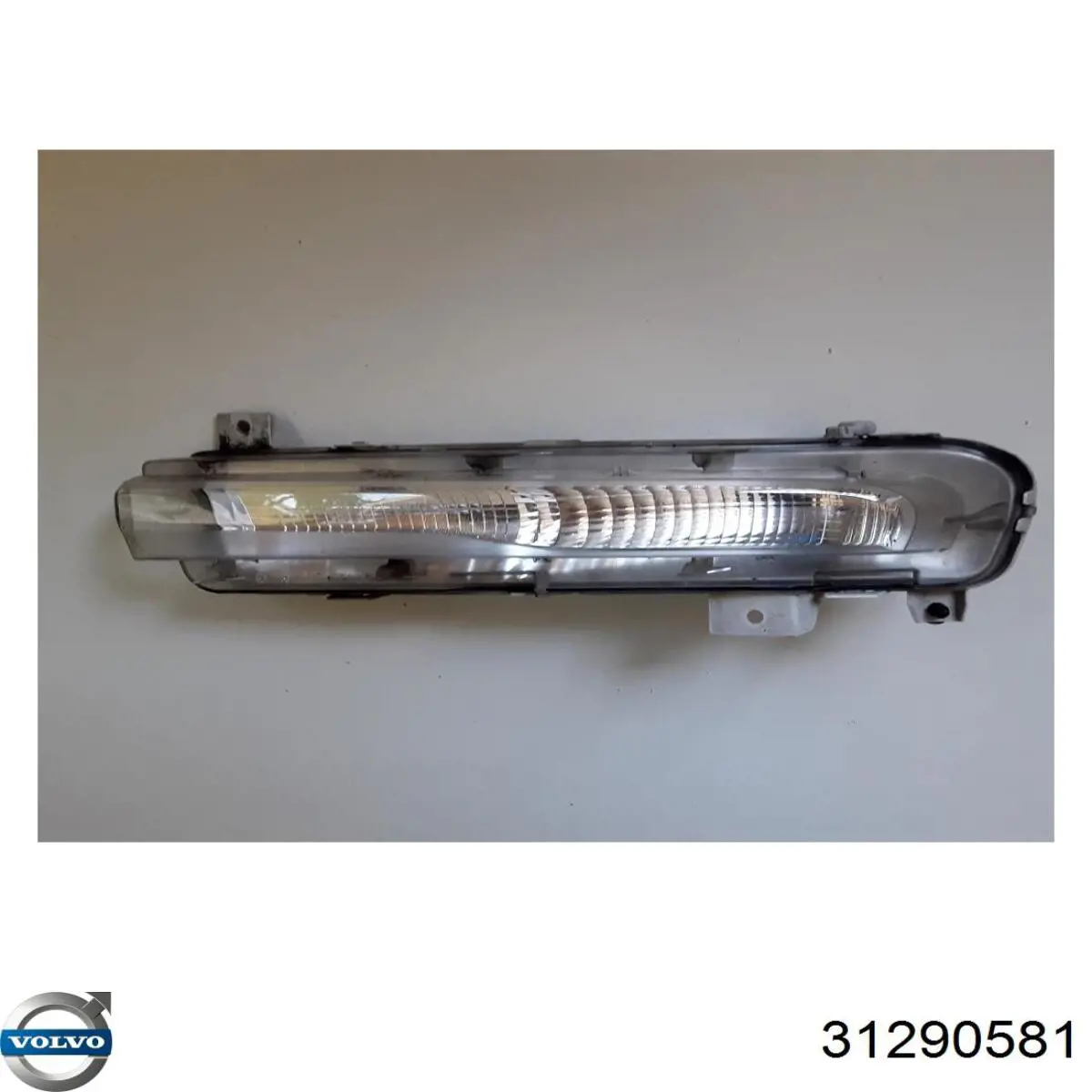 Reflektor do jazdy dziennej prawy Volvo 31290581 cena, od 77,20 USD