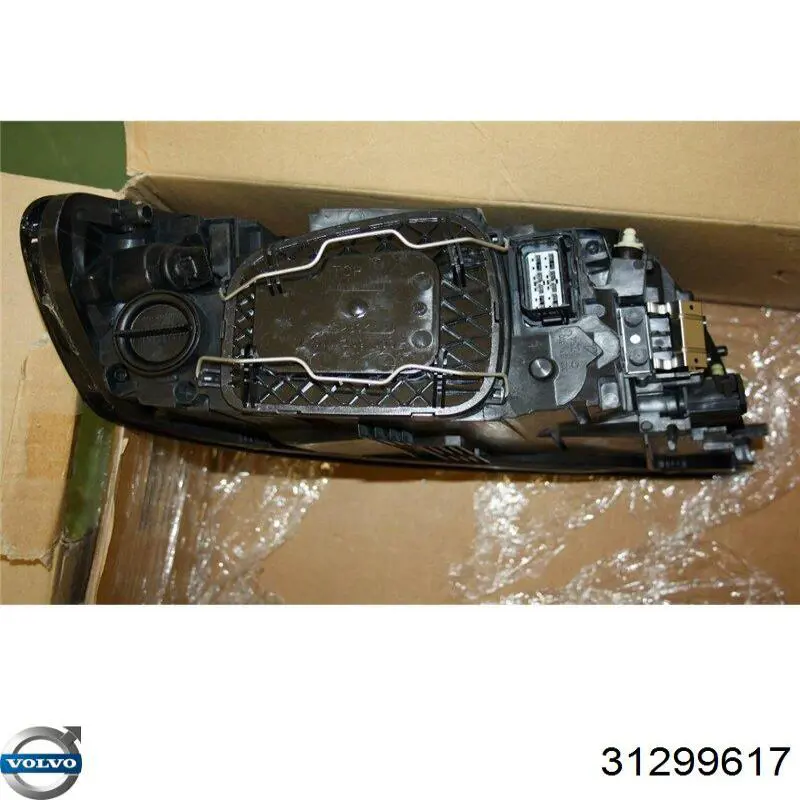 Reflektor lewy Volvo 31214750 cena, od 560,92 USD