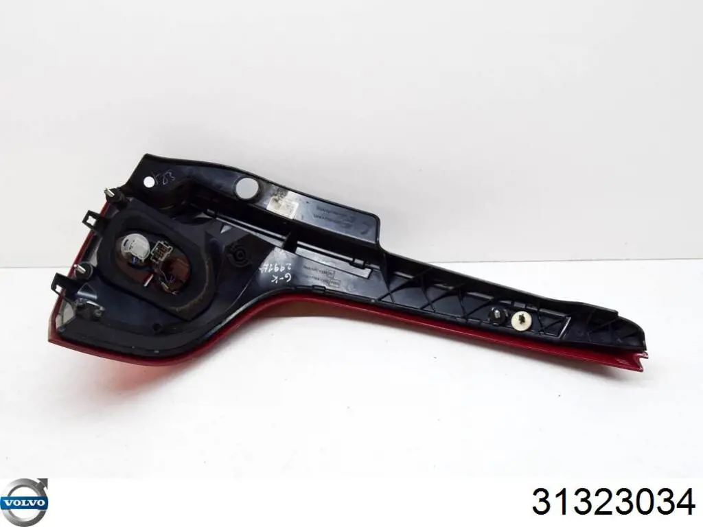 Lampa zespolona tylna lewa Volvo 31323034 cena, od 172,08 USD