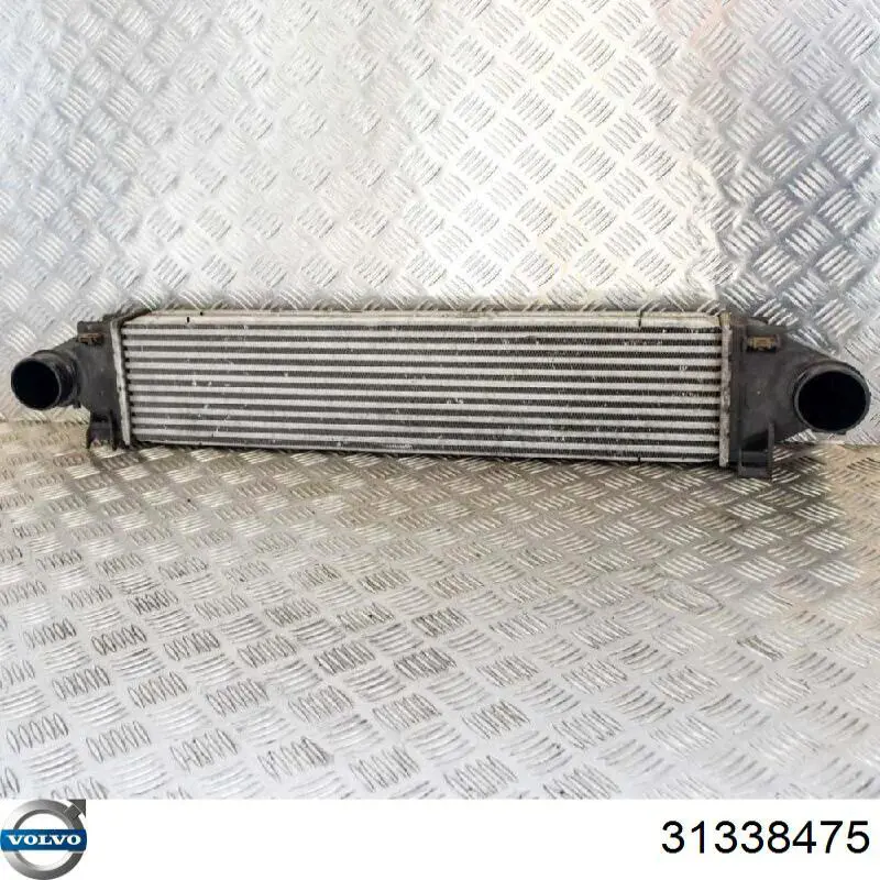 Chłodnica intercoolera 31338475 Volvo