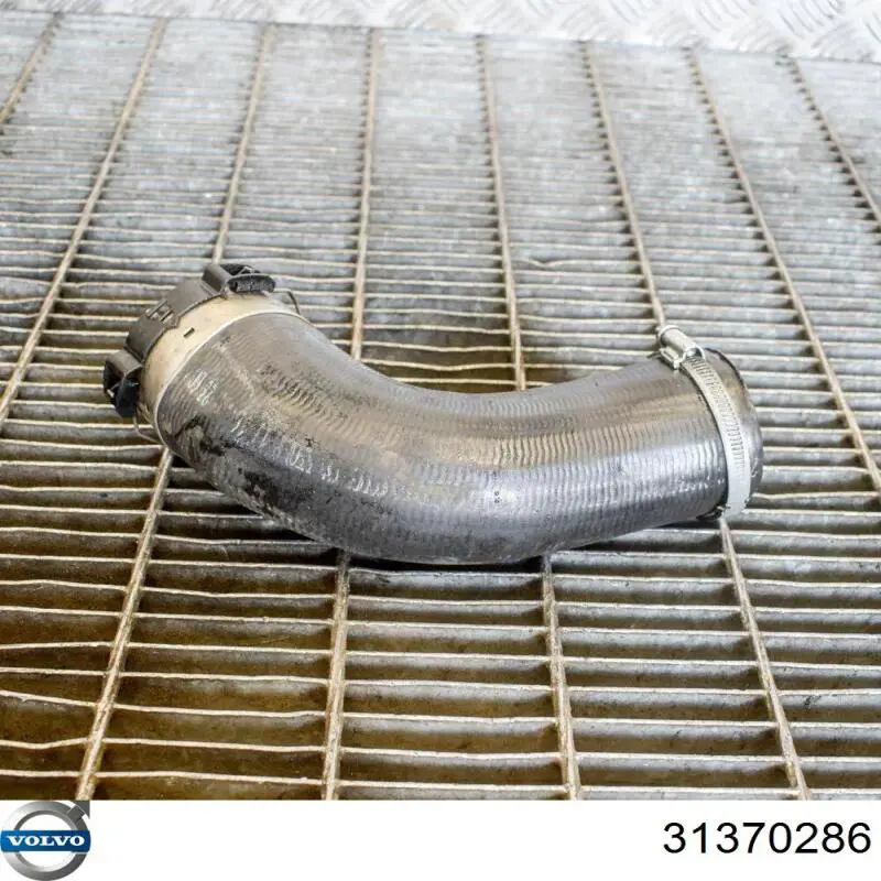 Do koszyka V950630 VEMO/Vaico Przewód (króciec) intercoolera