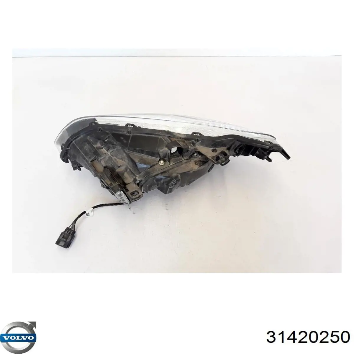 Reflektor prawy 31420250 Volvo