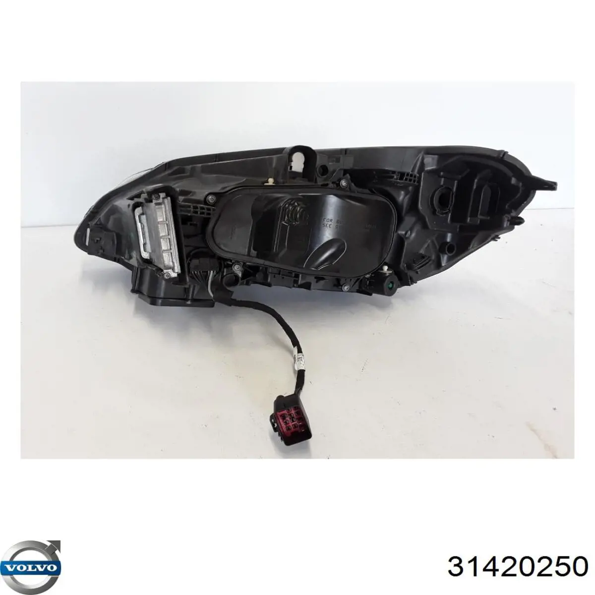 Reflektor prawy Volvo 31420250 cena, od 732,17 USD