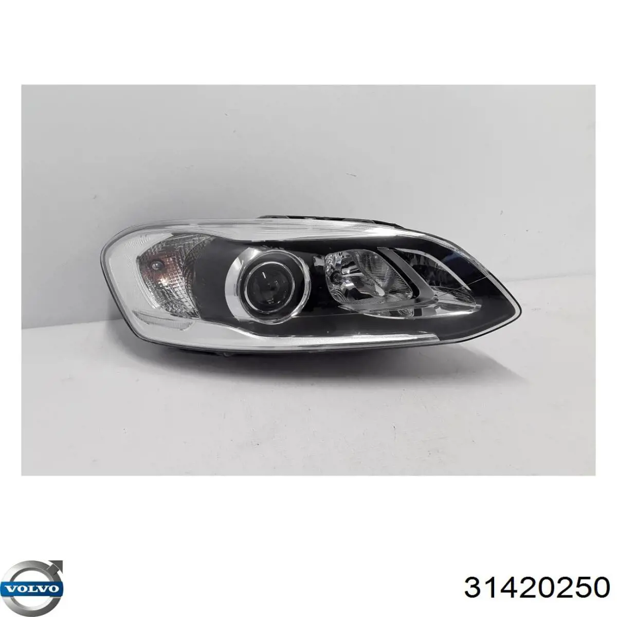 Reflektor prawy 31420250 Volvo