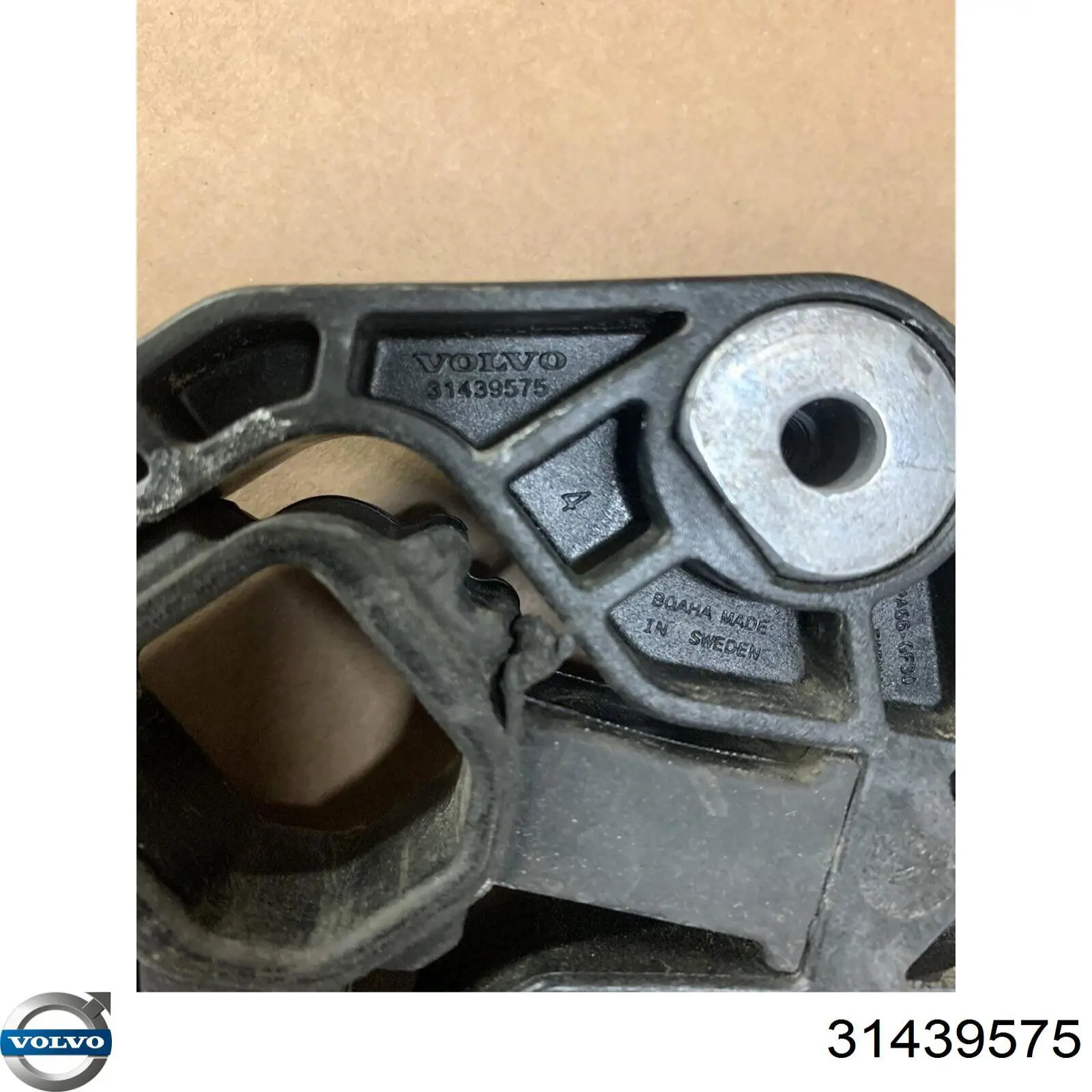 Przewód (króciec) intercoolera Volvo 31439575 cena, od 48,93 USD