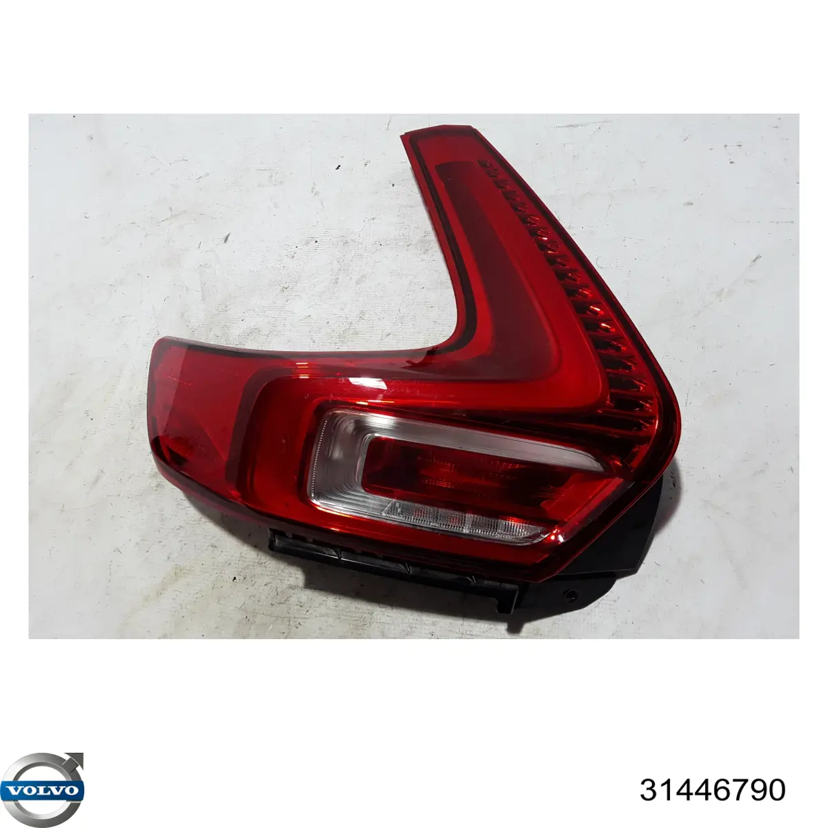  Lampa zespolona tylna lewa Volvo XC40 