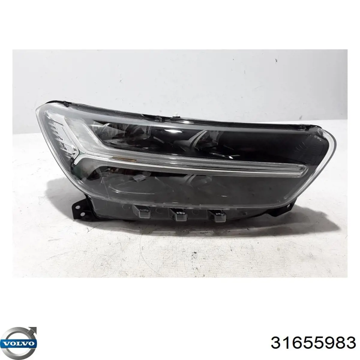 Reflektor prawy do Volvo XC40  536