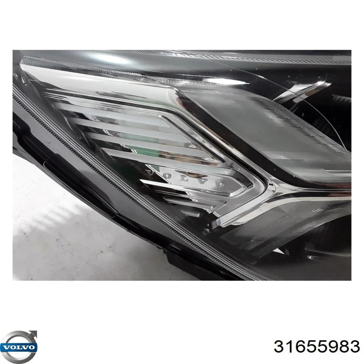 Do koszyka Reflektor prawy Volvo XC40  536