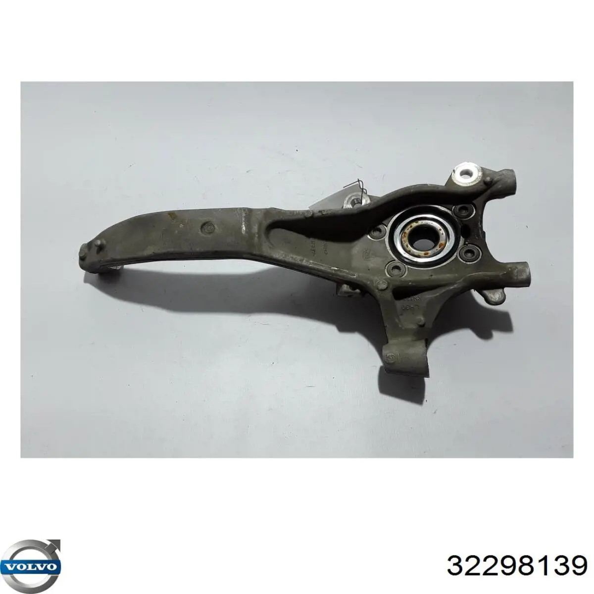 32298139 Volvo Czop (zwrotnica) przedni lewy