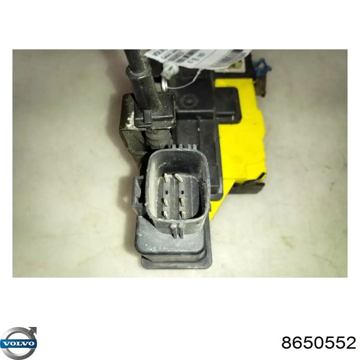  Zamek drzwi tylnych lewych Volvo XC90 