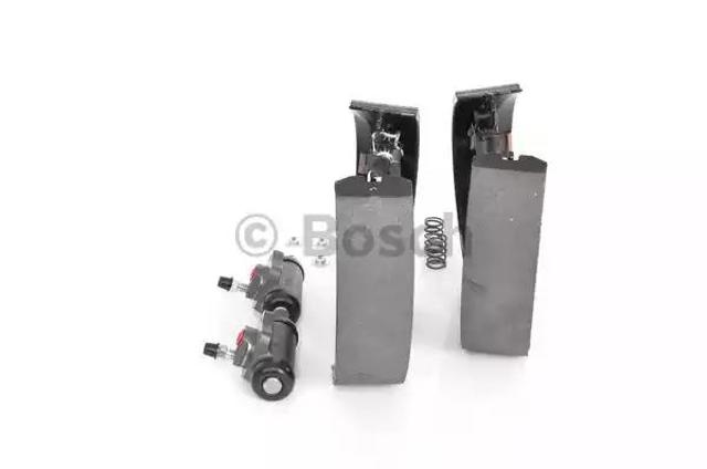 Klocki hamulcowe tylne bębnowe, kompletne z cylindrami, zestaw 0204114582 BOSCH