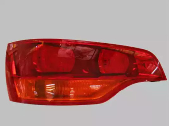 Lampa zespolona tylna lewa 714027330702 MAGNETI MARELLI