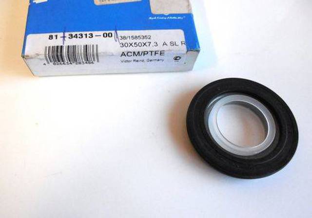 Uszczelniacz wałka rozrządu silnika 813436700 VICTOR REINZ