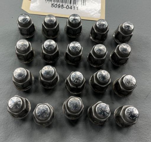 Nakrętka koła 09598708 GM