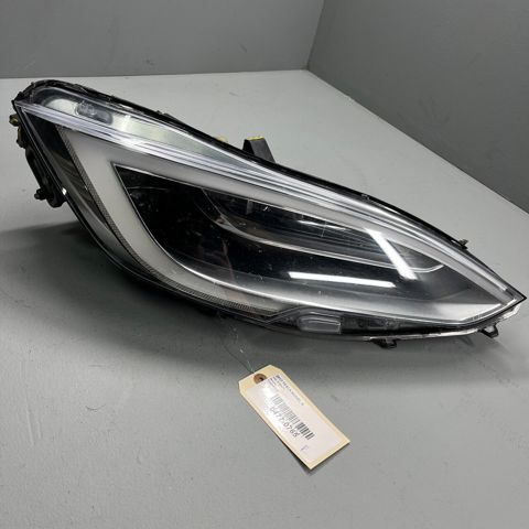 Kupić Reflektor prawy Tesla Model X   w dobrej cenie