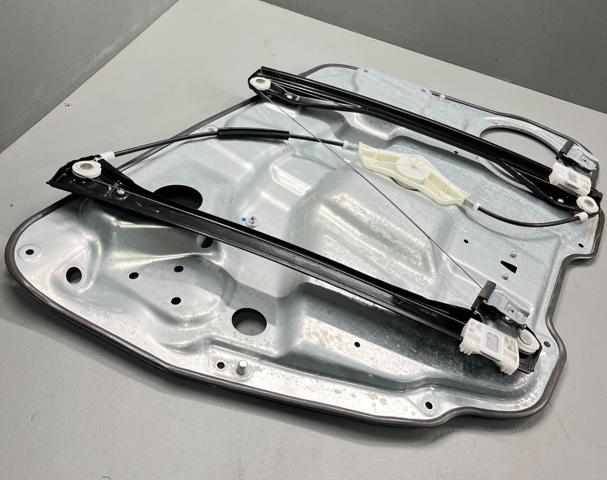 Mechanizm podnoszenia szyby drzwi przednich prawych 1647201679 MERCEDES