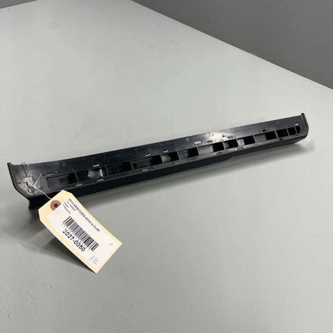 Nakładka na próg drzwi wewnętrzna przednia lewa 2216800135 MERCEDES