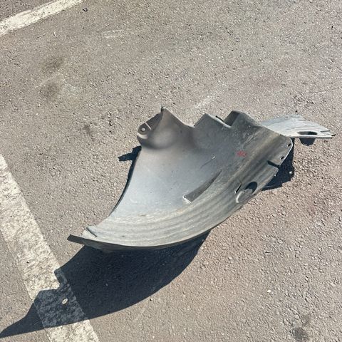 Nadkole błotnika przedniego prawe tylne 2216900630 MERCEDES