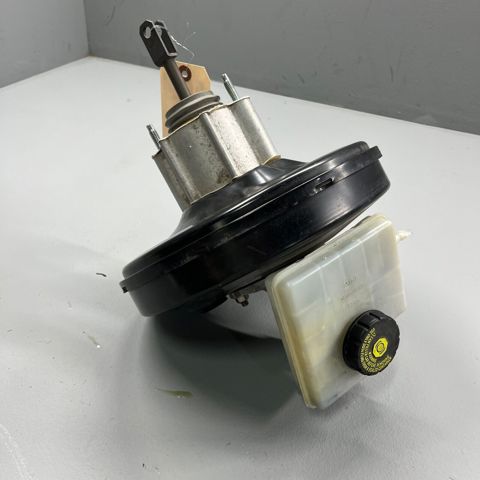 Zbiorniczek głównego cylindra hamulcowego (płynu hamulcowego) 6772413 BMW