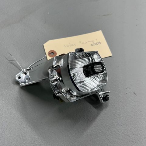 Reflektor lewy 7P1941751 HELLA
