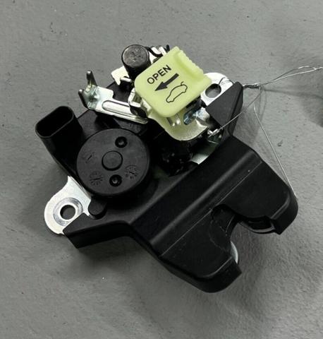 Zamek klapy bagażnika (3/5 drzwi tylnych) Hyundai Sonata 8 DN8