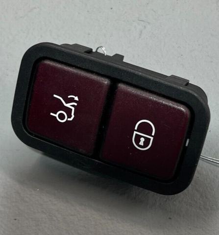 Przycisk klapy bagażnika (3/5 drzwi) w kabinie A2208211479 MERCEDES