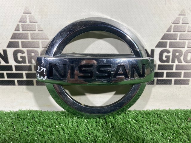 Kupić Emblemat na klapę bagaznika (znaczek firmowy) Nissan Rogue  T32U w dobrej cenie