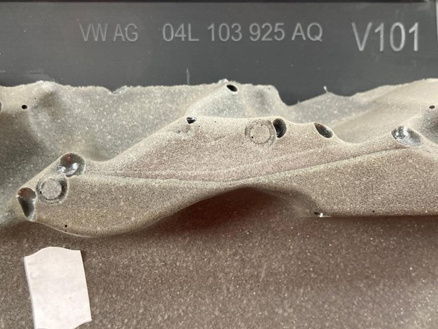 Pokrywa silnika dekoracyjna 04L103925Q VAG