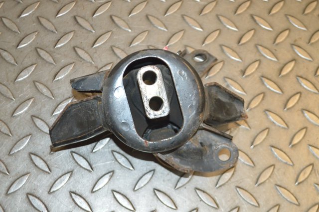 Poduszka (podpora) silnika lewa KIA Carens 3