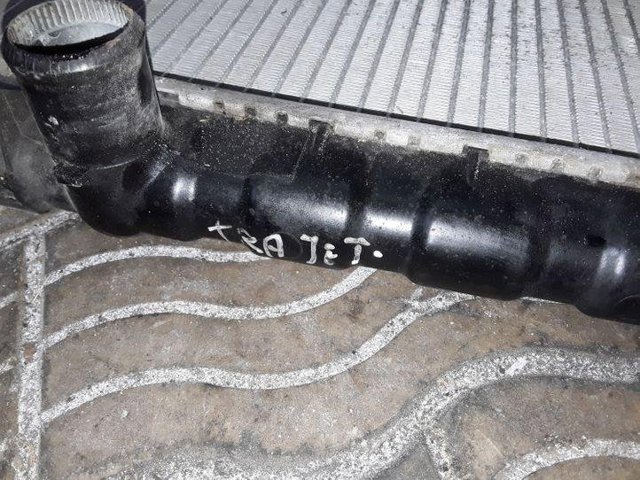 Chłodnica silnika Hyundai Trajet FO