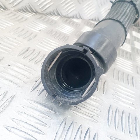 Przewód (króciec) chłodnicy górny Volvo S60 2 134