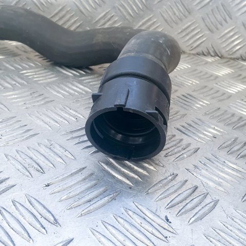 Przewód (króciec) chłodnicy górny Volvo S60 2 134