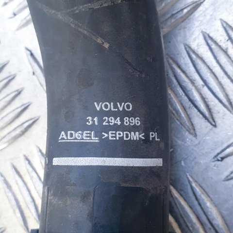 Przewód (króciec) chłodnicy górny Volvo S60 2 134