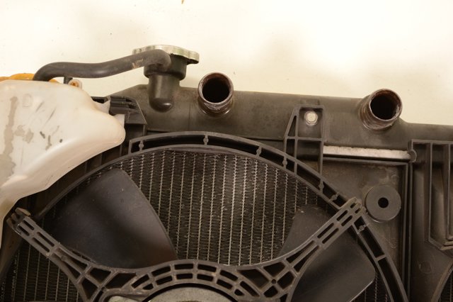 Zbiorniczek wyrównawczy układu chłodzenia Subaru Forester 3 S12, SH