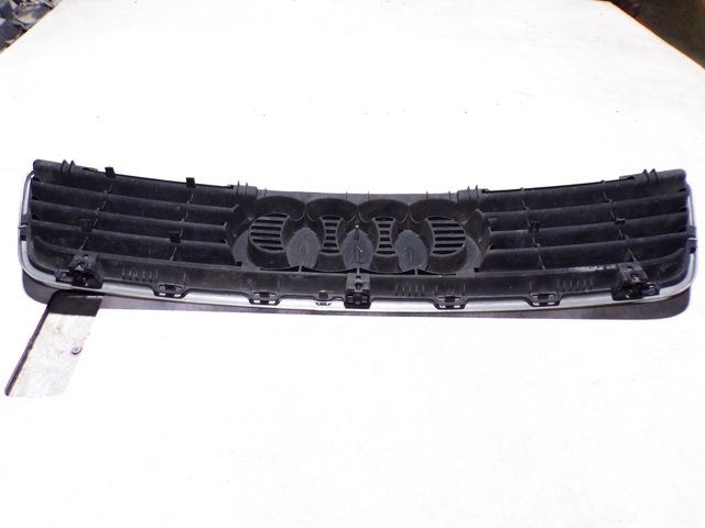 Atrapa chłodnicy Audi A6 4A5