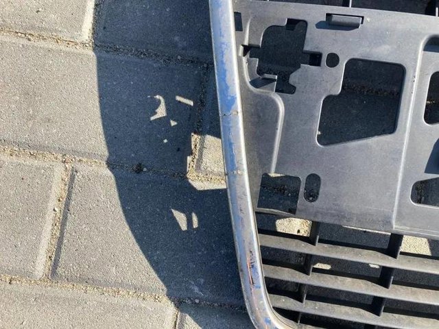 Atrapa chłodnicy Audi A6 4F2