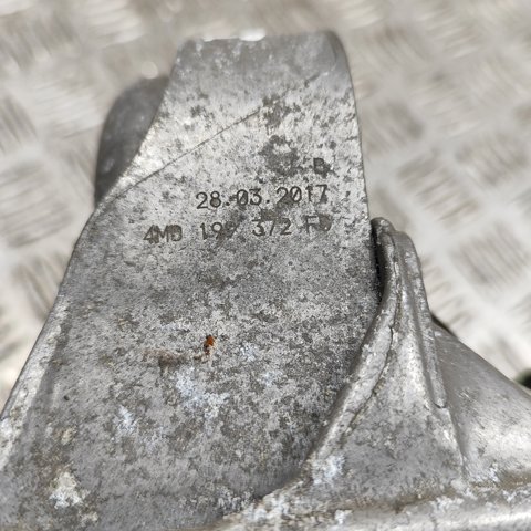 Poduszka (podpora) silnika prawa 4M0199372FC VAG